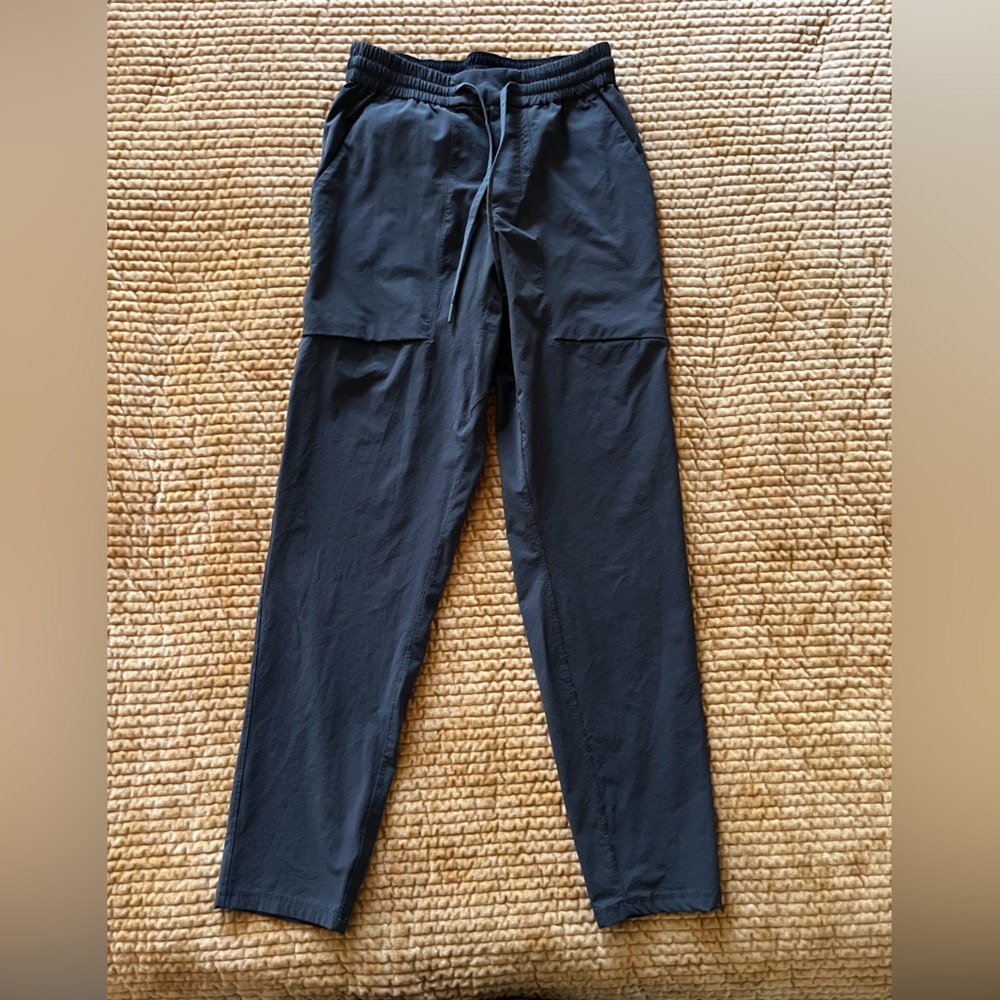 Men’s lululemon athletic pant.